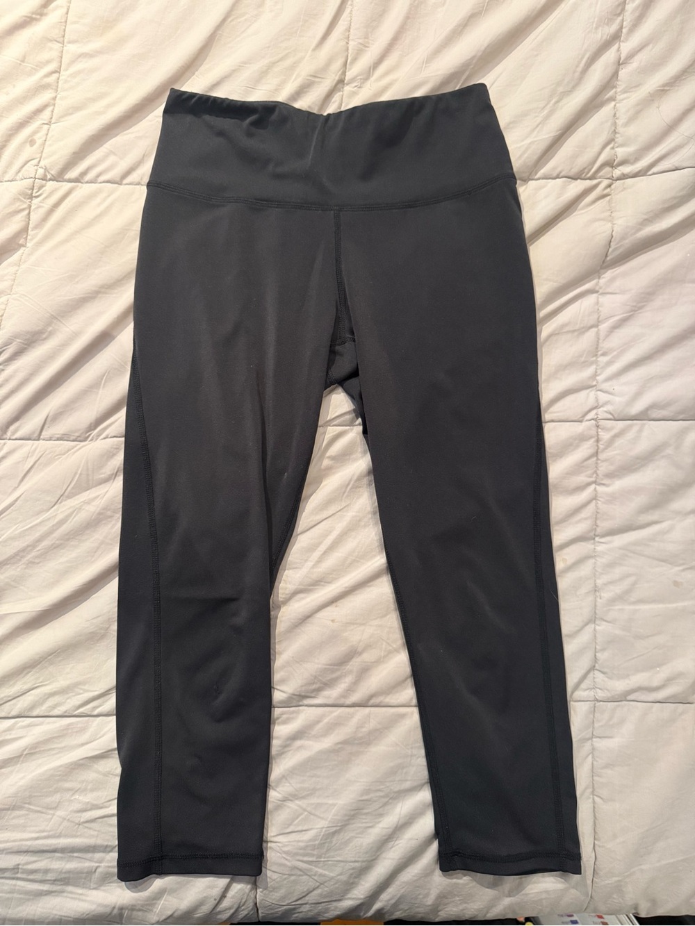 Amazon Essentials Girls Black Capri Performance Leggings